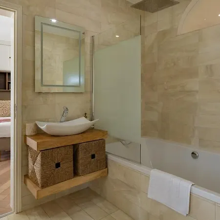 Goya 5 Bedrooms *
